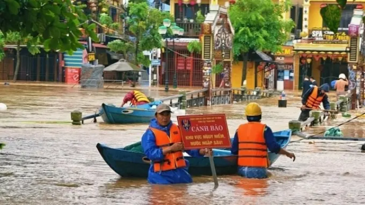 Thủ tướng chỉ đạo ứng phó khẩn cấp mưa lũ lớn tại Trung Bộ